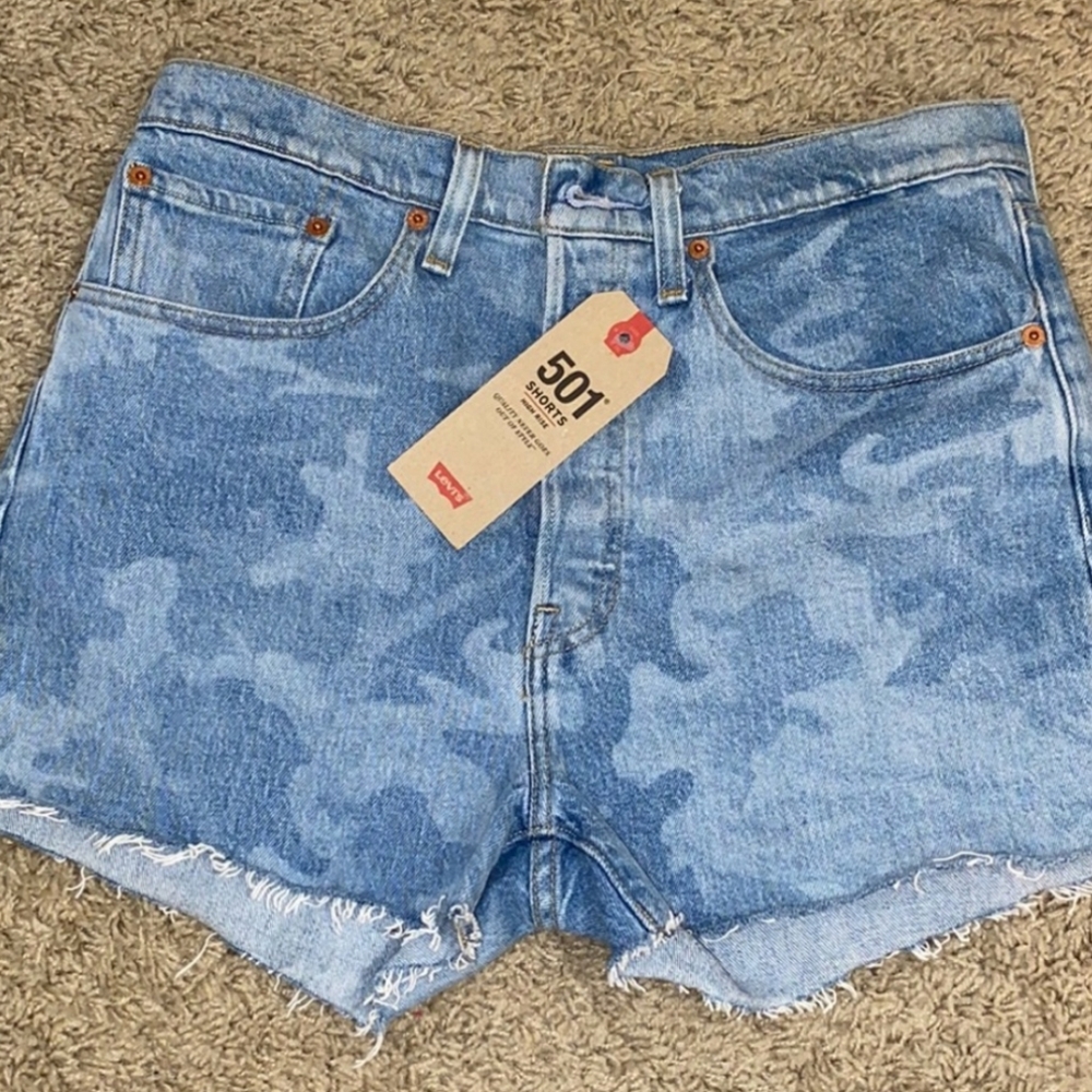 NWT Levi's 501 ☆ Camo Denim Shorts - Size 30